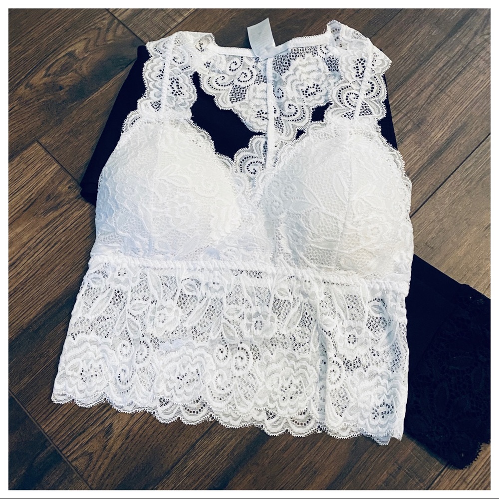 ✨RESTOCK✨Unique chic white lace Brallette top